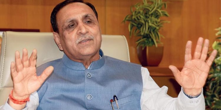 अहमदाबाद प्लेन क्रैश: गुजरात के पूर्व सीएम विजय रूपाणी भी थे विमान में सवार, लंदन जा रही थी फ्लाइट