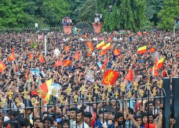 Bangalore Stampede: बेंगलुरु भगदड़ हादसे में पुलिस ने RCB अधिकारी समेत 4 आरोपी को किया गिरफ्तार