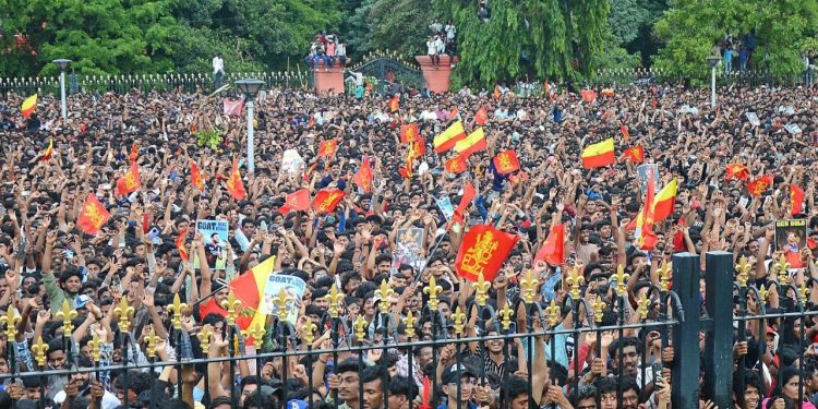 Bangalore Stampede: बेंगलुरु भगदड़ हादसे में पुलिस ने RCB अधिकारी समेत 4 आरोपी को किया गिरफ्तार