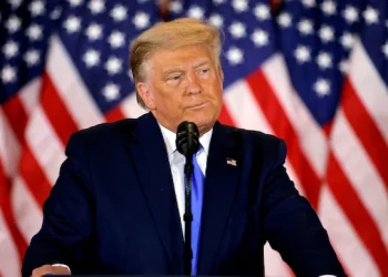 Donald Trump: अफगान, ईरान, सूडान समेत 12 देशों के नागरिकों पर अमेरिका में बैन, आखिर ट्रंप ने क्यों लिया इतना बड़ा फैसला?