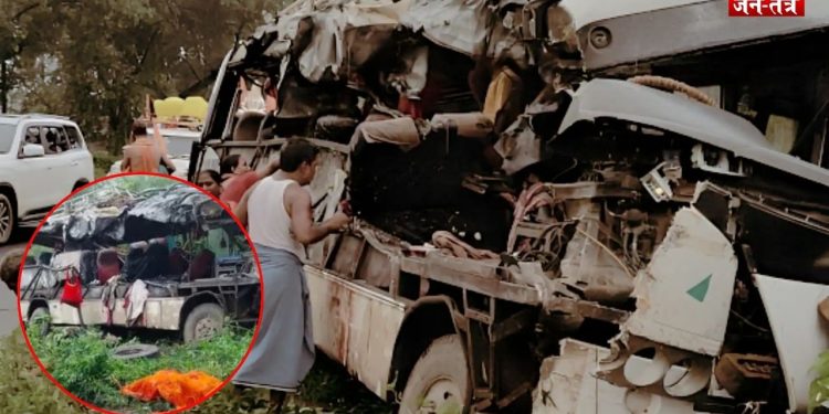 Deoghar Accident: झारखंड के देवघर में बस-ट्रक की टक्कर, 18 श्रद्धालुओं की दर्दनाक मौत