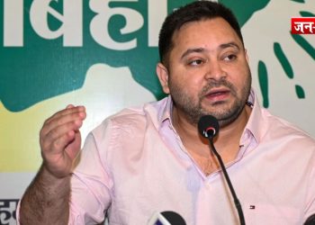 बिहार: तेजस्वी पर दो वोटर ID रखने का आरोप, चुनाव आयोग ने मांगा जवाब