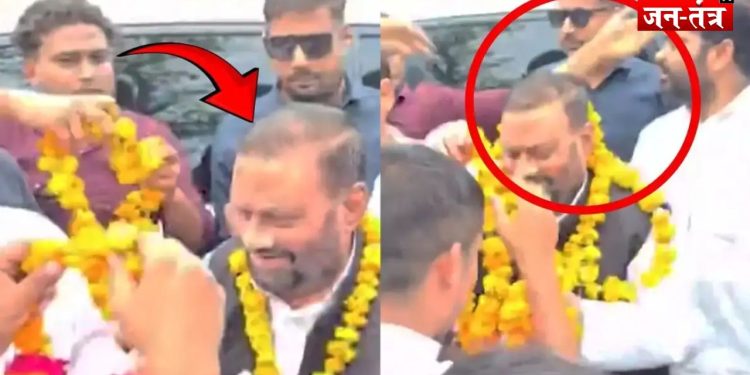 Swami Prasad Maurya : स्वामी प्रसाद मौर्य पर रायबरेली में हमला, माला पहनाने के बाद युवक ने मारा थप्पड़