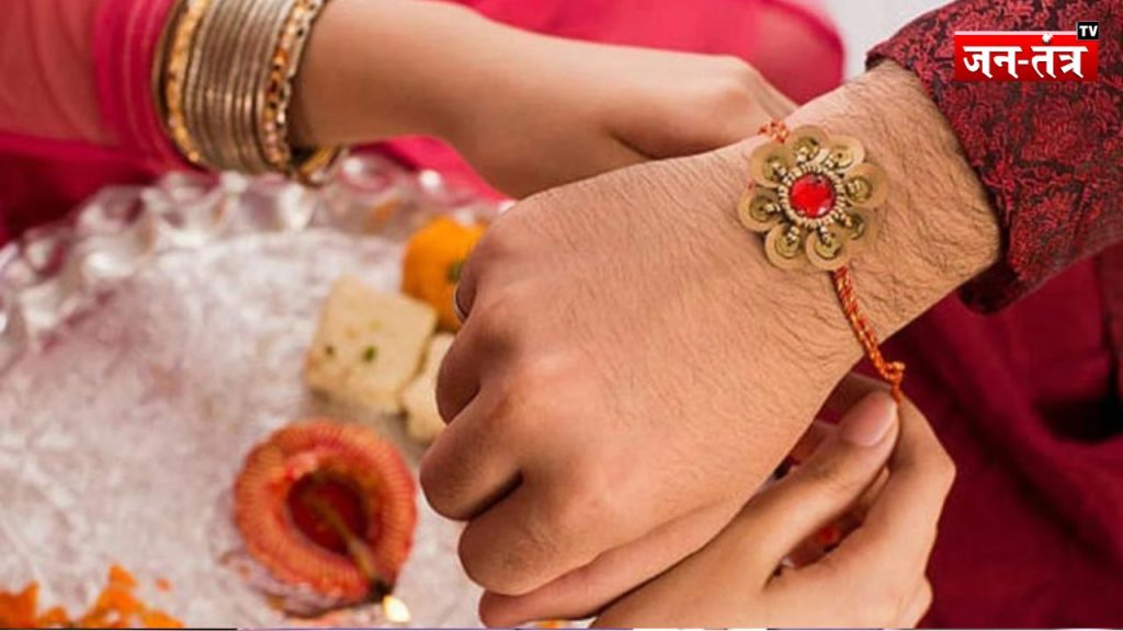 Rakshabandhan 2025: कैसे शुरू हुई रक्षाबंधन की परंपरा? श्रीकृष्ण, लक्ष्मी और बलि से जुड़ी है ये अनोखी कथा!