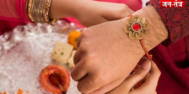 Rakshabandhan 2025: कैसे शुरू हुई रक्षाबंधन की परंपरा? श्रीकृष्ण, लक्ष्मी और बलि से जुड़ी है ये अनोखी कथा!