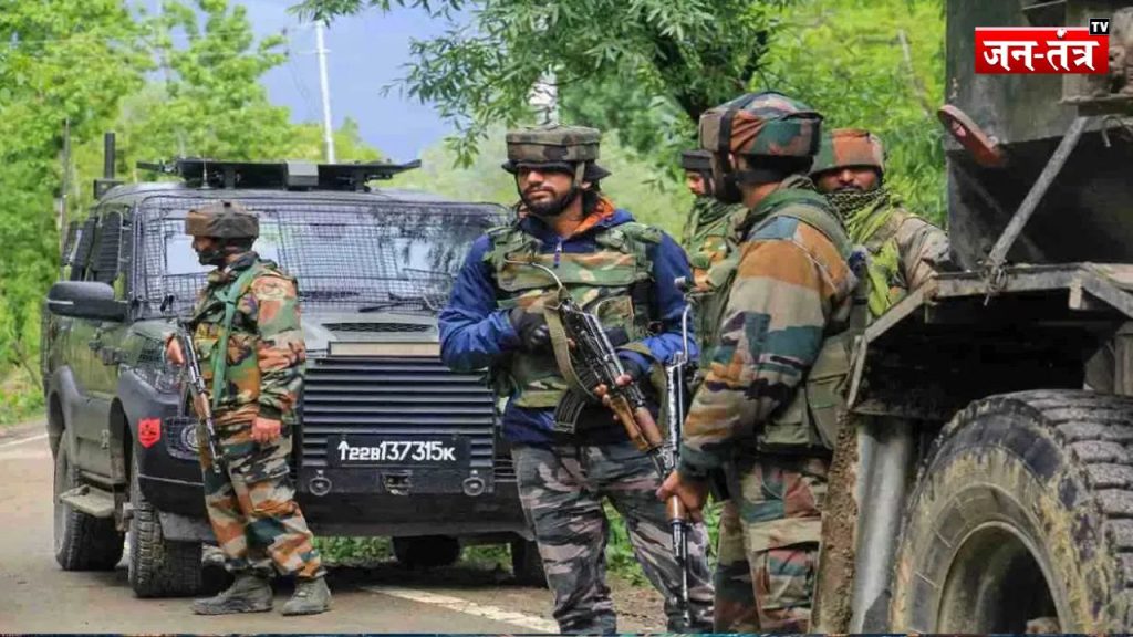 जम्मू-कश्मीर: कुलगाम जंगल में मुठभेड़, सुरक्षाबलों ने आतंकी को मार गिराया