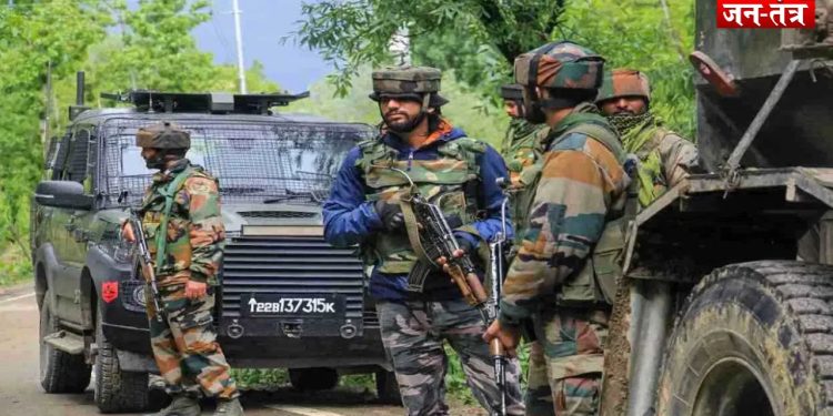 जम्मू-कश्मीर: कुलगाम जंगल में मुठभेड़, सुरक्षाबलों ने आतंकी को मार गिराया