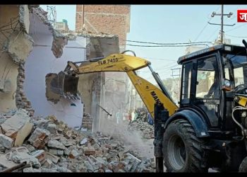 संभल में मस्जिद पर चला बुलडोजर !