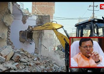 धामी की बुलडोजर टीम पर हमला किसने किया ?