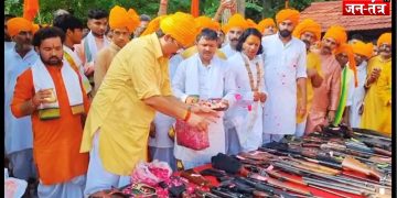 राजा भैया के हथियारों का जखीरा !
