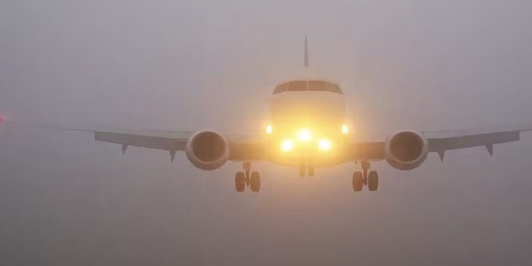 घने कोहरे से हवाई यातायात प्रभावित, दिल्ली एयरपोर्ट पर 10 उड़ानें रद्द !