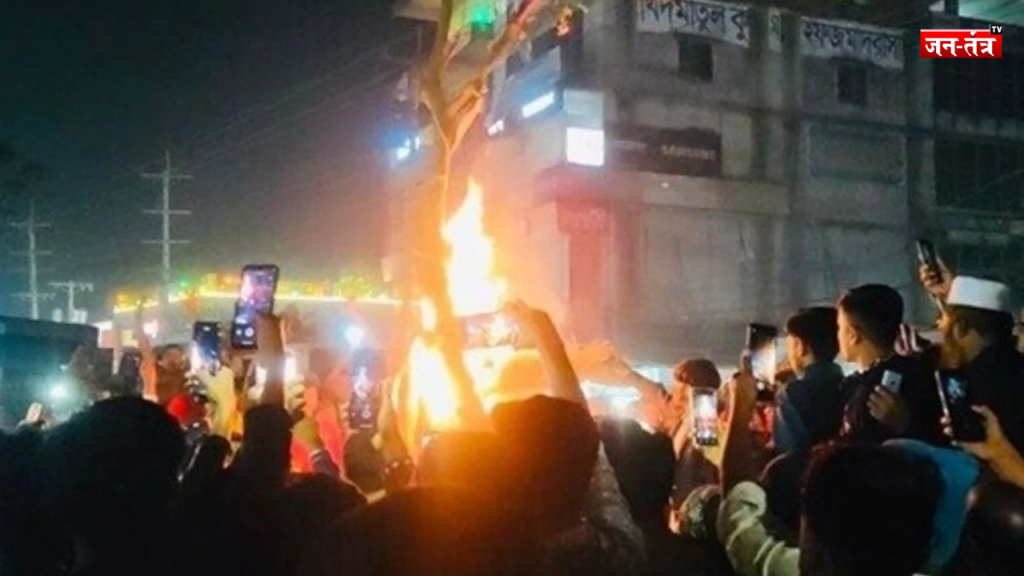 बांग्लादेश में हिंदू युवक की नृशंस हत्या: भीड़ ने पीट-पीटकर मारा, शव को पेड़ से बांधकर जलाया