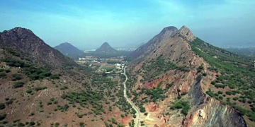 अरावली में नई माइनिंग पर पूर्ण रोक: भारी विरोध के बीच केंद्र सरकार का बड़ा फैसला!