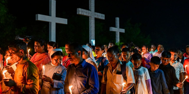 हिंदुओं के बाद अब बांग्लादेश में ईसाई समुदाय क्यों सहमा हुआ है?