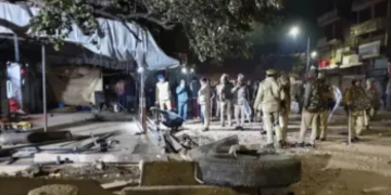 जयपुर के चौमूं में आधी रात को भड़का बवाल: मस्जिद के बाहर अतिक्रमण हटाने पर पुलिस पर पथराव, इंटरनेट बंद