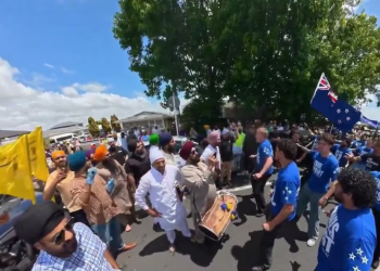 न्यूजीलैंड में सिख नगर कीर्तन पर विवाद: ‘यह न्यूजीलैंड है, भारत नहीं’ का बैनर और हाका प्रदर्शन!