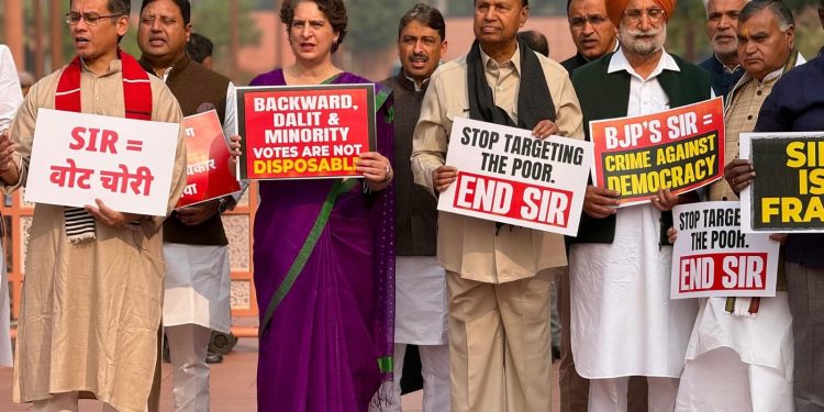 असम का सियासी रण: प्रियंका गांधी के हाथों में कांग्रेस की कमान, क्या सत्ता में वापसी कर पाएगी पार्टी?