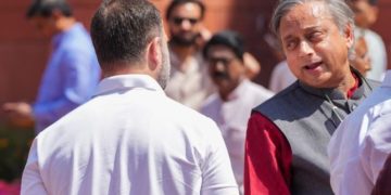 केरल की अहम बैठकों से शशि थरूर गायब!