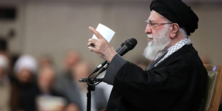 ‘ट्रंप को उखाड़कर फेंक दिया जाएगा’: ईरान में जारी प्रदर्शन के बीच खामेनेई का तीखा हमला!