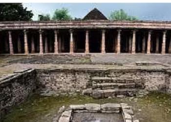 सुप्रीम कोर्ट ने रोका टकराव: भोजशाला-कमाल मौला में पूजा और नमाज़