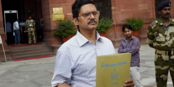 जेल में बंद पूर्व IPS अधिकारी अमिताभ ठाकुर कार्डियक समस्या से अस्पताल में भर्ती…