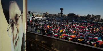 ईरान में उबाल: तेहरान से लेकर अन्य शहरों तक प्रदर्शनकारियों का हुजूम, इंटरनेट ब्लैकआउट के बावजूद नहीं थम रहा आंदोलन!