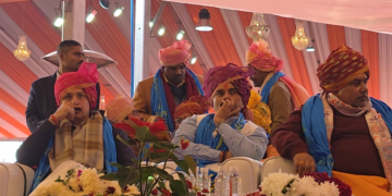 धनंजय सिंह और करण भूषण सिंह की मुलाकात: नंदिनी निकेतन में पैर छूने का पल!