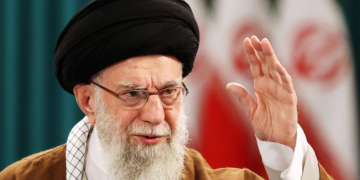 ईरान में ख़ामेनेई शासन का हश्र: क्या सीरिया की तानाशाह सत्ता जैसा होगा?
