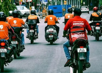 डिलीवरी Boys पर बढ़ता दबाव: 10 मिनट की टाइम लिमिट और सुरक्षा की मांग !