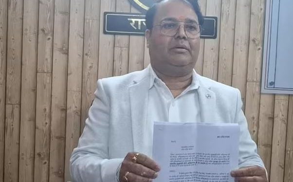 यूपी में एक के बाद एक इस्तीफों का सिलसिला जारी