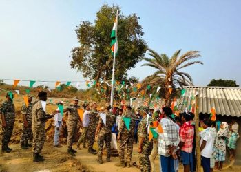 बस्तर में लोकतंत्र की नई सुबह: 47 गांवों में पहली बार फहराया गया तिरंगा