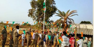 बस्तर में लोकतंत्र की नई सुबह: 47 गांवों में पहली बार फहराया गया तिरंगा