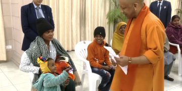 एक मां की फरियाद, दो मासूम बेटियों की आंखें और सीएम योगी