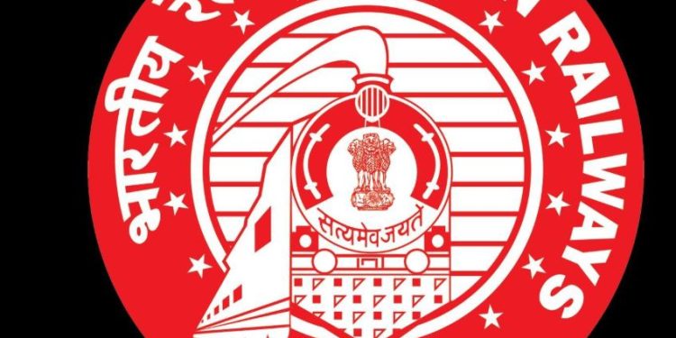 धोखे का तोहफा ! रिटायर्ड रेल कर्मियों को मिले नकली ‘चांदी’ के मेडल