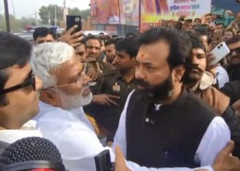 महोबा में विधायक ने घेरा मंत्री का काफिला, हुई तीखी नोकझोंक