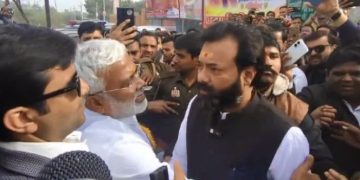 महोबा में विधायक ने घेरा मंत्री का काफिला, हुई तीखी नोकझोंक