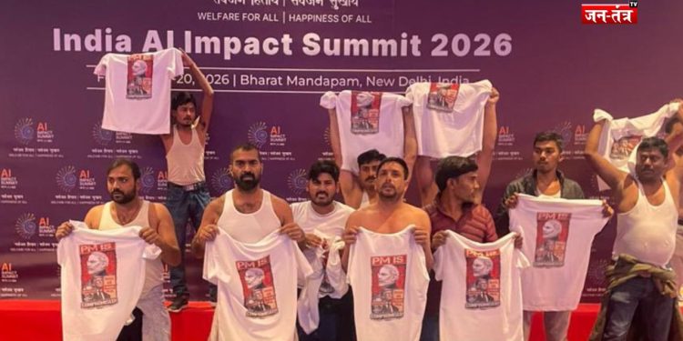 बीजेपी के तीन शब्द: ‘Topless, Brainless, Shameless’