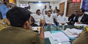 बारामती में रोहित पवार पहुंचे थाने, DGCA के खिलाफ FIR की मांग