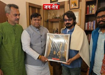 क्या अब बंगाल की राजनीति टॉलीवुड के दरवाज़े पर दस्तक दे रही है ?