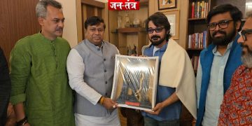 क्या अब बंगाल की राजनीति टॉलीवुड के दरवाज़े पर दस्तक दे रही है ?