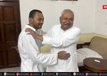 निशांत ने थामी JDU की कमान, पिता से आशीर्वाद लेकर शुरू की नई पारी