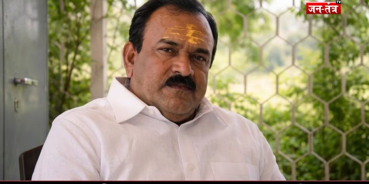 सम्मोहन, ब्लैकमेलिंग और बेनामी संपत्ति का वो काला सच