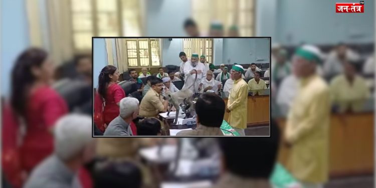 साहब! ज़रा कुर्सी छोड़िए, अब ‘मटरू’ करेगा मीटिंग