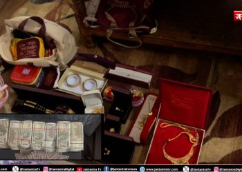 CWC मैनेजर के घर की तलाशी में मिली नोटों की गड्डियां