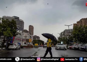 दिल्ली में बदला मौसम का मिजाज