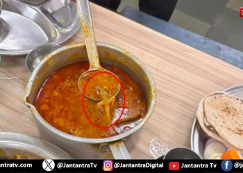 BHU के हॉस्टल मेस में छात्रों का फूटा गुस्सा